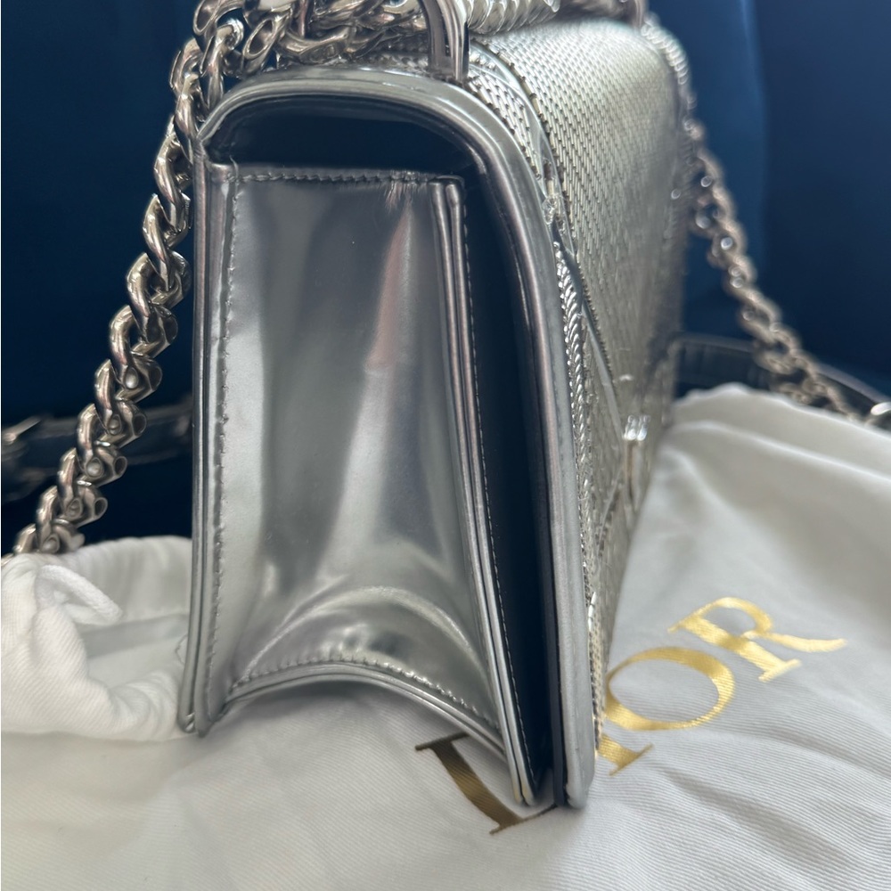 Dior Silver Crossbody Bag with Chevron Design - Picture 3 of 11
